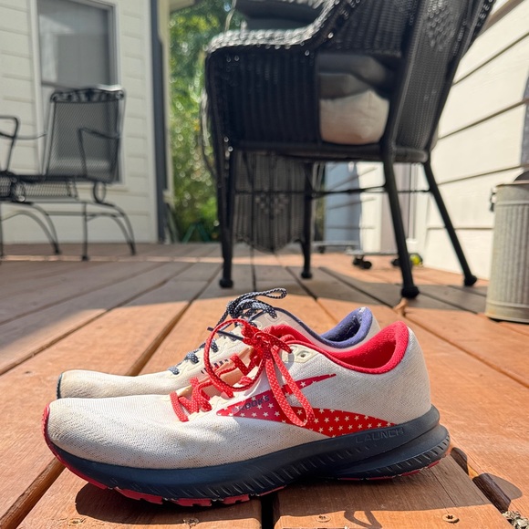 BROOKS RUNNING SHOES - Picture 4 of 12